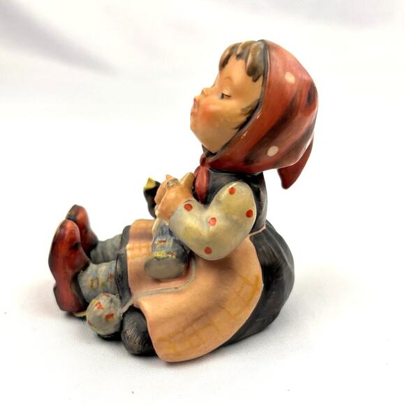 VTG Hummel Figurine Happy Pastime # 69 Hummel Goebel Germany Girl Knitting 60's - Picture 2 of 10